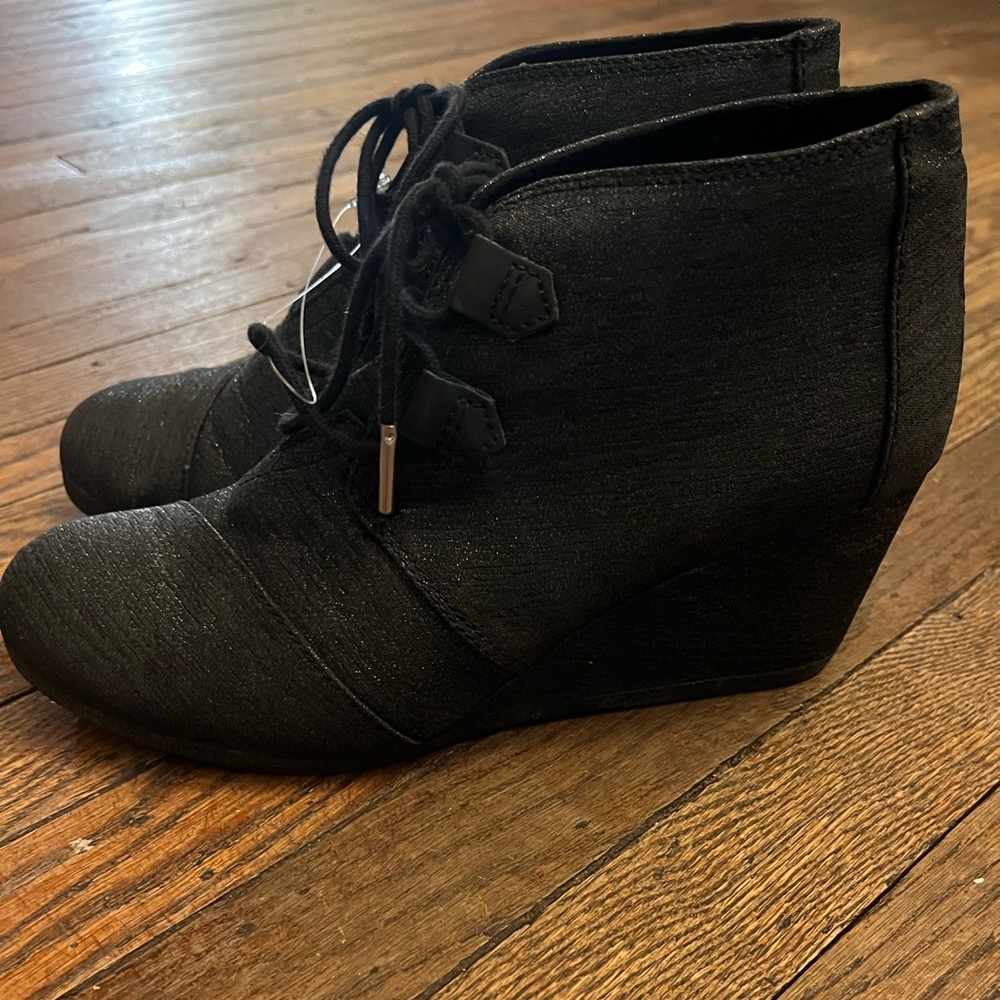 Tom's Kala Black Metallic Jacquard Lace Up Wedge Booties Boots Size 8